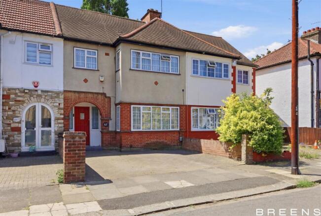 3 bed property, in Beaconsfield Road, £450,000