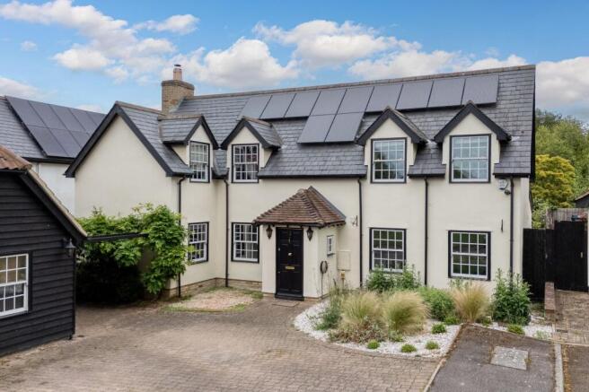 4 bed property, in Cassander Close, £900,000