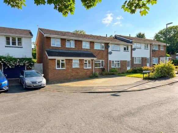 3 bed property, in Duncton Close, £465,000