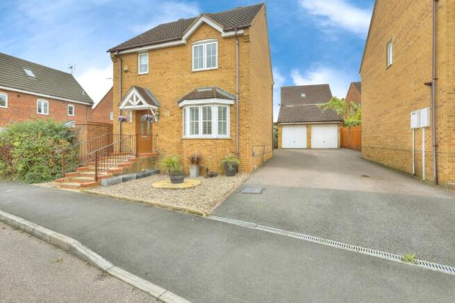 3 bed property, in Landseer Close, £327,500