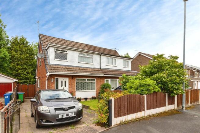 3 bed property, in Chelford Close, £240,000