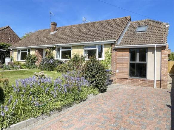 4 bed property, in Castle Lane, £600,000