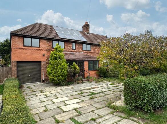 4 bed property, in Kings Gardens, £250,000