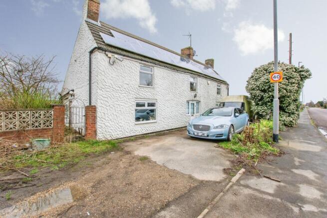 5 bed property, in Bridge Road, £250,000