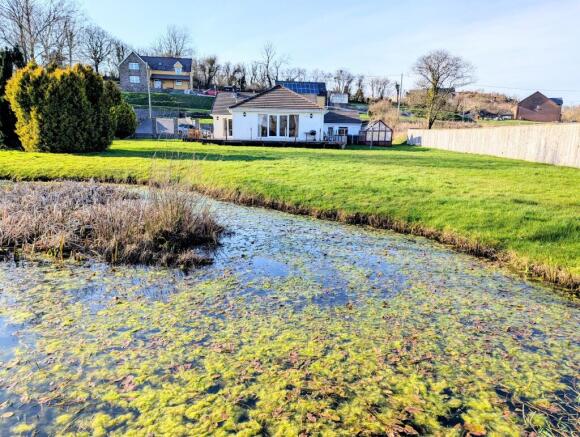 3 bed property, in Mynyddcerrig, £585,000