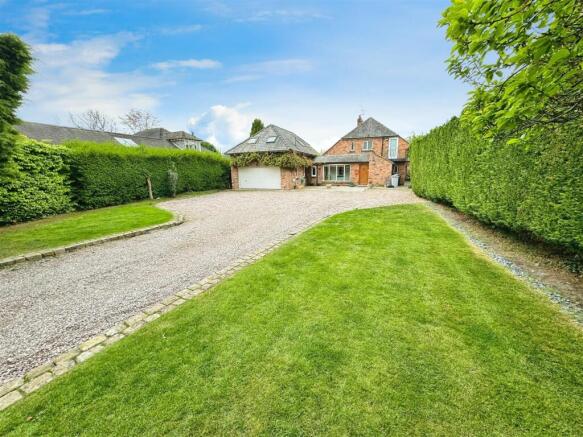 4 bed property, in Fulshaw Avenue, £795,000