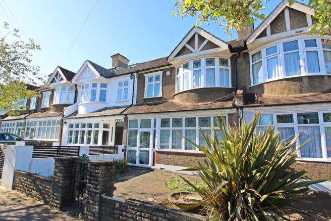 3 bed property, in Eden Way, £600,000