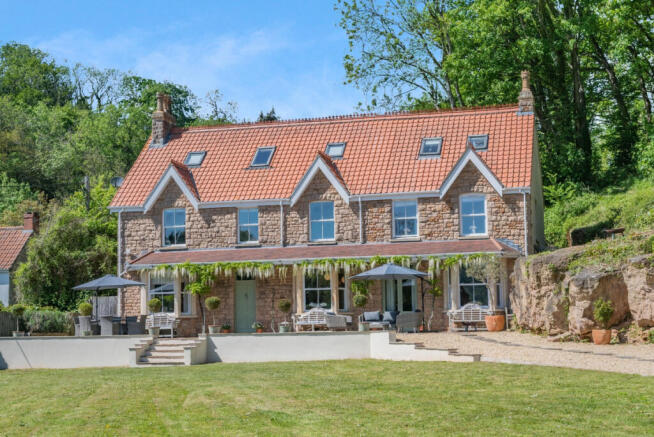 5 bed property, in Walton Street, £1,350,000
