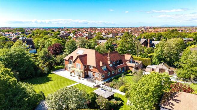 6 bed property, in Holmefield Avenue, £1,500,000