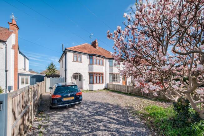 3 bed property, in Alcester Road, £350,000