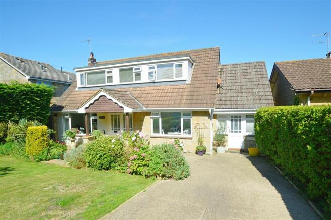 4 bed property, in SELF-CONTAINED ANNEXE * GODSHILL, £485,000