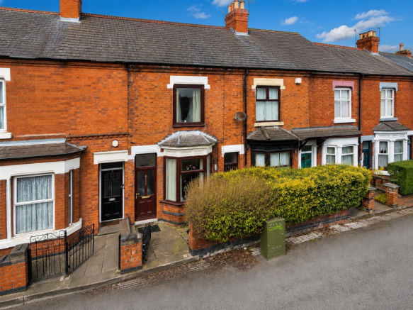 2 bed property, in Welford Road, £175,000