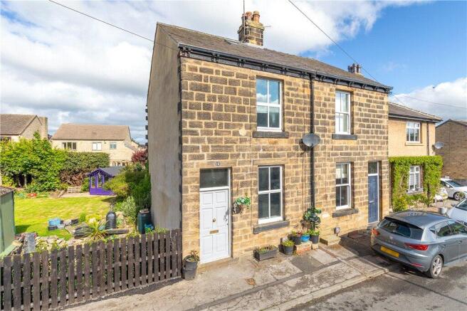3 bed property, in North Parade, £220,000