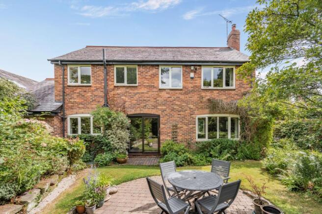 4 bed property, in High Street, £650,000
