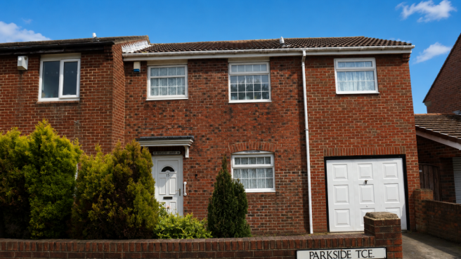 3 bed property, in Parkside Terrace, £175,000
