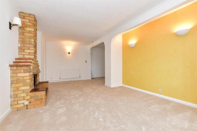 2 bed property, in Station Road, £350,000