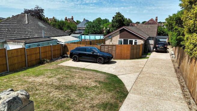 3 bed property, in Central Ryde, £349,950