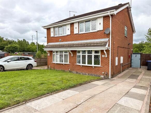 2 bed property, in Banbury Grove, £172,500