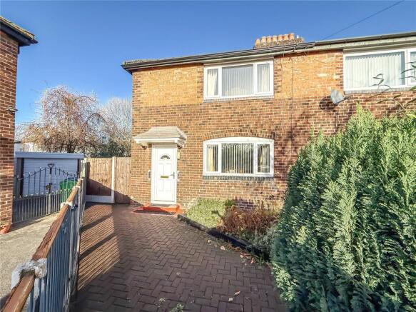 3 bed property, in Westcroft Road, £270,000