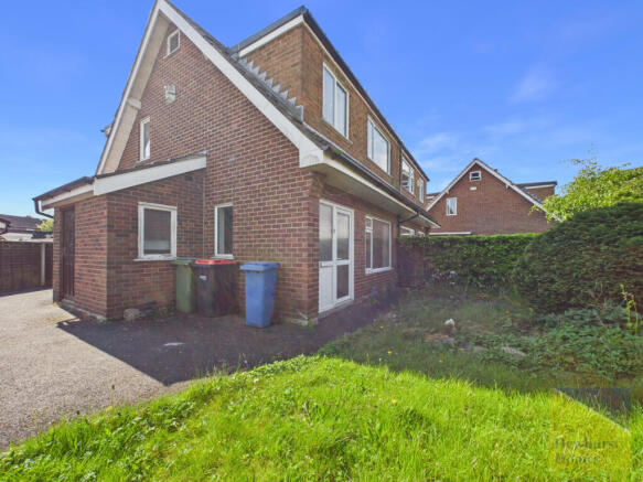 3 bed property, in Pennine Gardens, £199,999