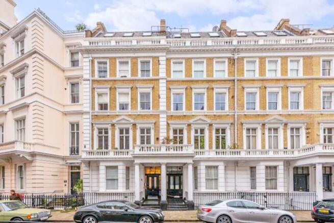 1 bed property, in Manson Place, £680,000
