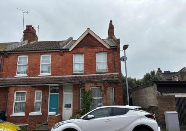 2 bed property, in 4 Avondale Road, £175,000