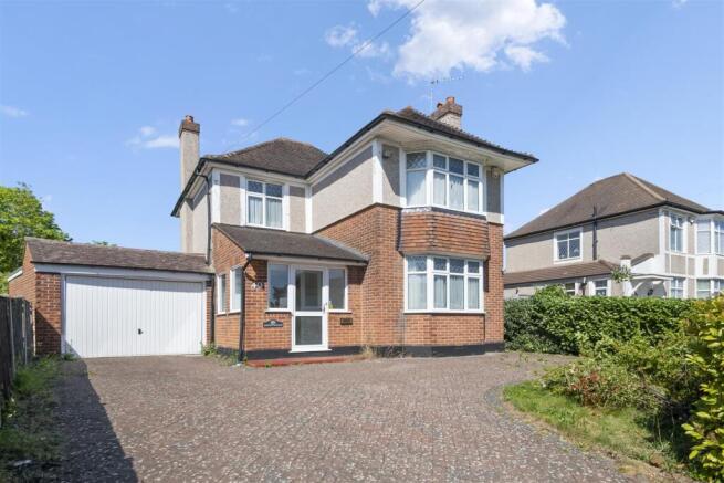 4 bed property, in Pembroke Road, £900,000