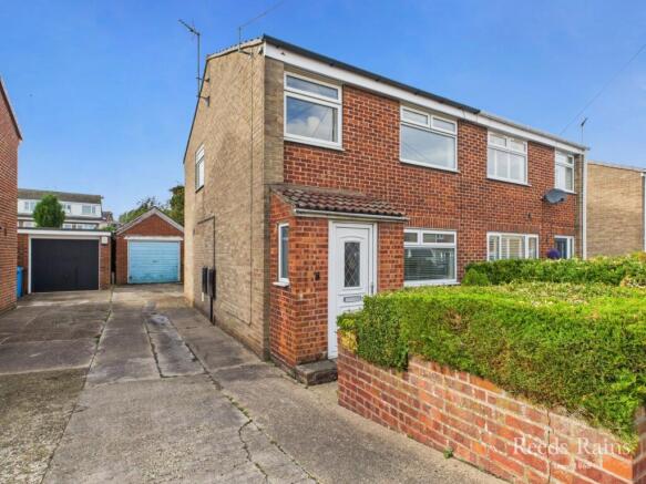 3 bed property, in St. James Close, £140,000