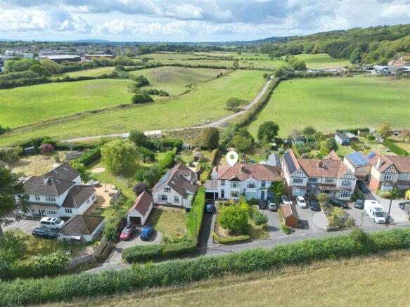 3 bed property, in Tower House Lane, £625,000