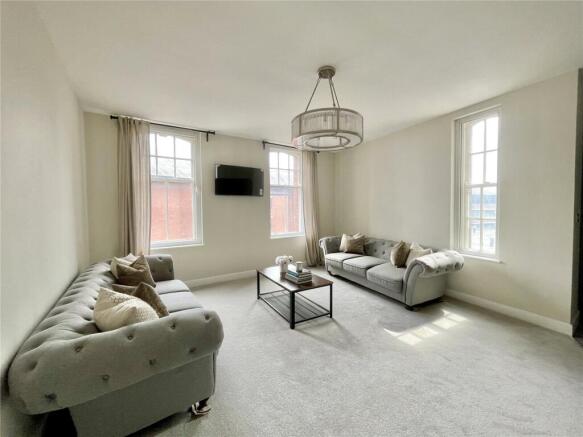 2 bed property, in Waterloo House, £175,000