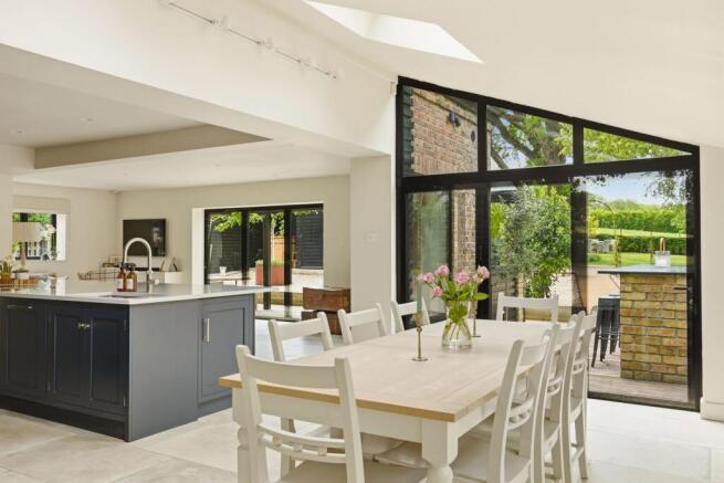5 bed property, in Lower Haysden Lane, £1,495,000