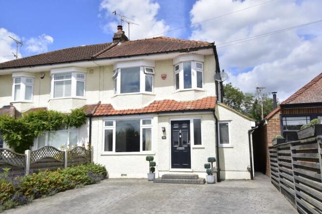 3 bed property, in Toms Lane, £775,000