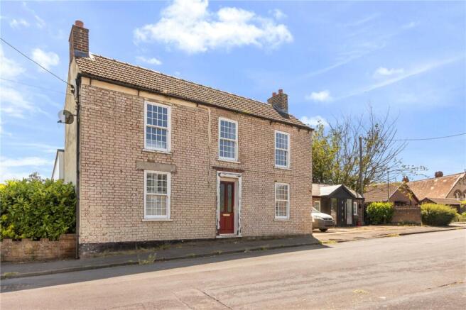 3 bed property, in East Street, £165,000