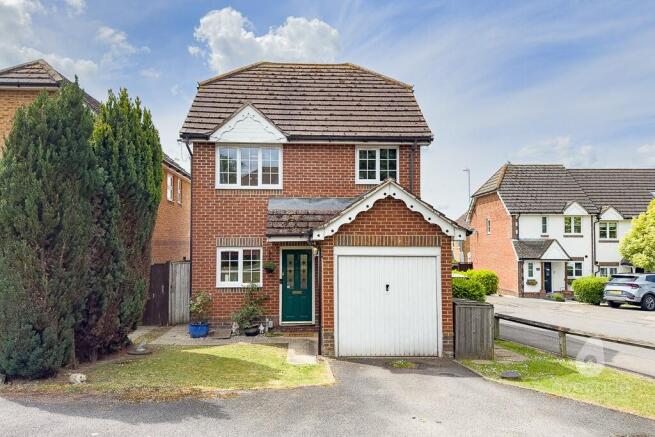 3 bed property, in Lyon Oaks, £475,000