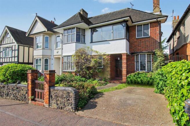 4 bed property, in Old Leigh Road, £850,000