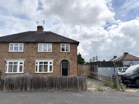 3 bed property, in Alderleigh Road, £230,000