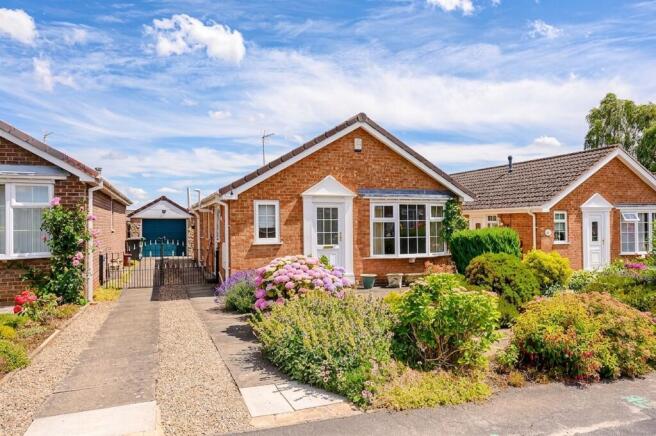 2 bed property, in Farriers Croft, £345,000