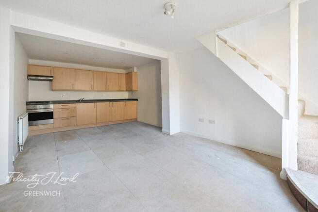 2 bed property, in Greenwich South Street, £600,000