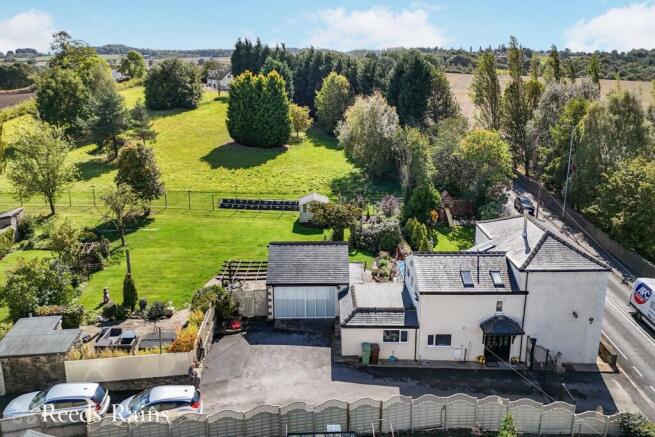 3 bed property, in Upper Lane, £999,995
