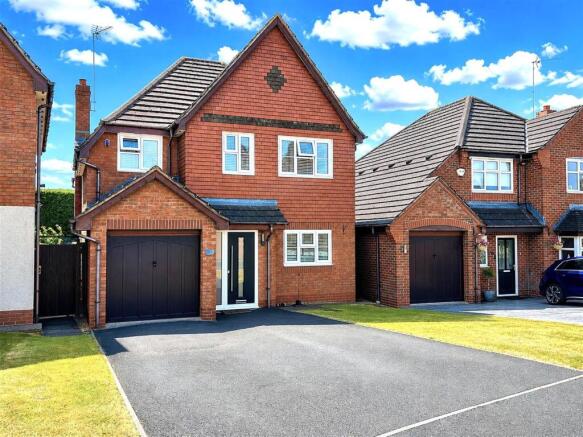 4 bed property, in Newbury Close, £475,000
