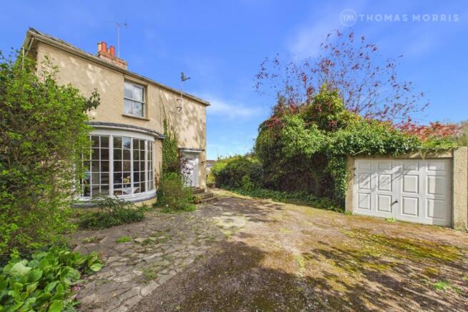 3 bed property, in London Road, £400,000