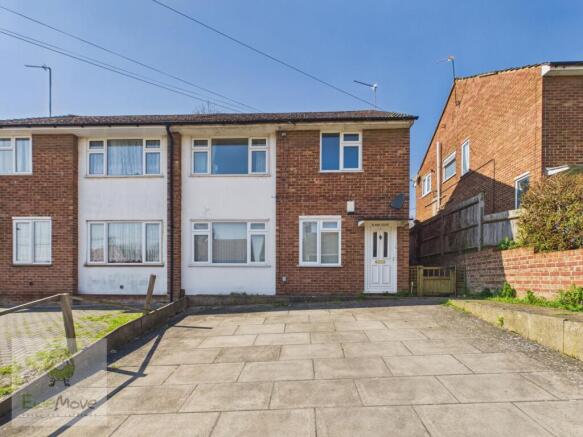 2 bed property, in Elaine Court, £185,000