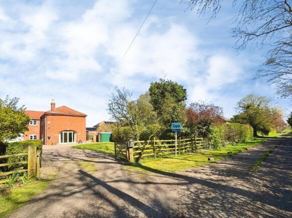4 bed property, in Church Lane, £290,000