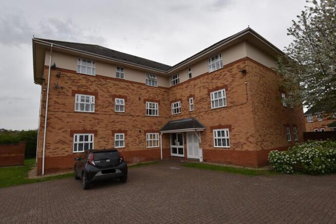 2 bed property, in Haddon Park, £150,000