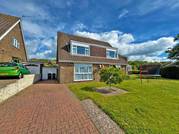 3 bed property, in Rosemary Drive, £350,000