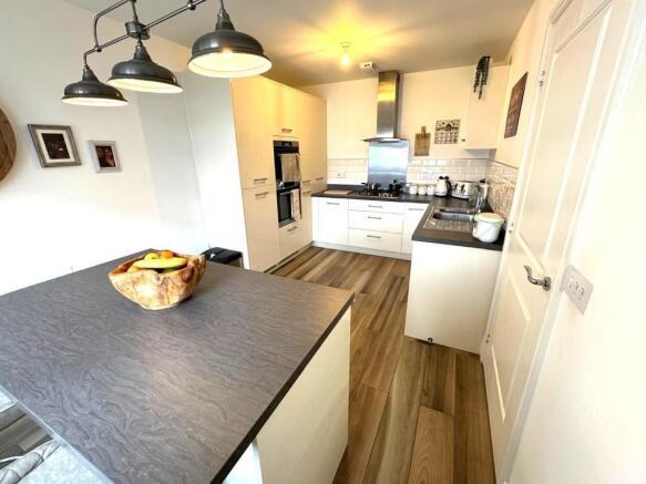 4 bed property, in Vauxhall Park, £475,000