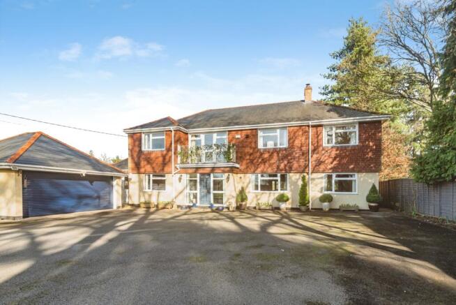 4 bed property, in Rag Hill, £1,300,000