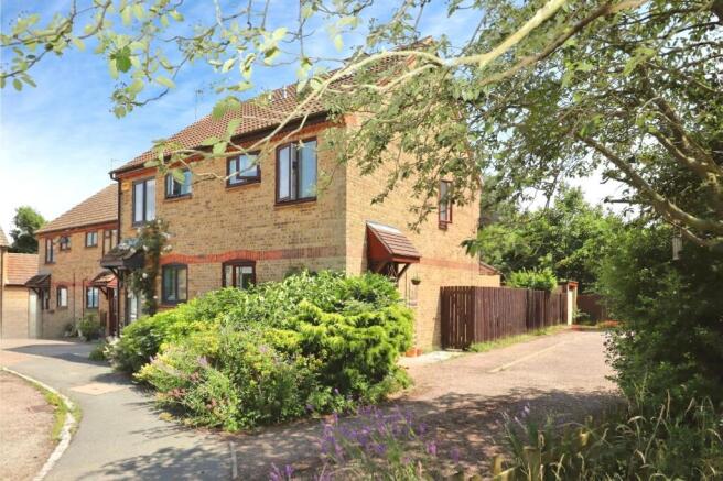 3 bed property, in Capel Close, £320,000