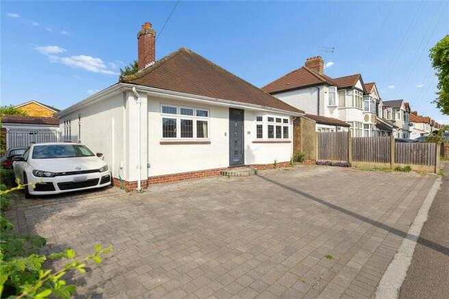 2 bed property, in Mawney Road, £475,000