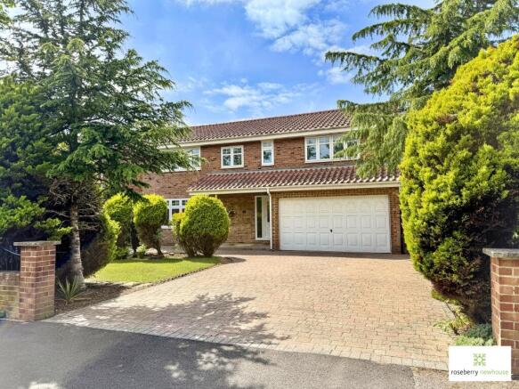 5 bed property, in Dinsdale Drive, £438,000
